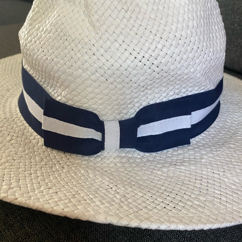Super cute hat - Picture 2 of 4